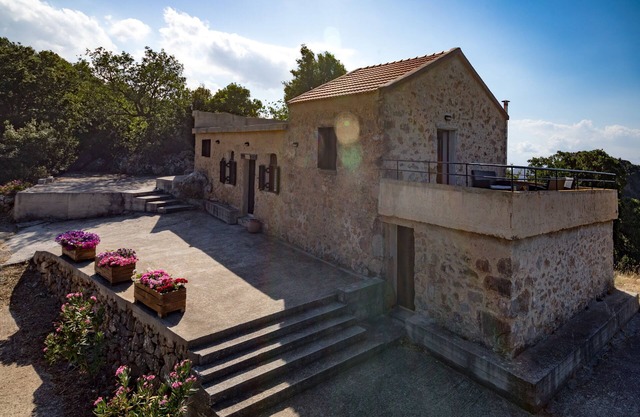 Casa de piedra LITHARI en el pueblo Kampoi (00000009764)