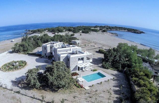 VILLA DE PIEDRA DE LUJO EN LA PLAYA - PISCINA PRIVADA - ACCESO DIRECTO A LA PLAYA