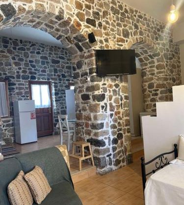 Lithos Family Apartment