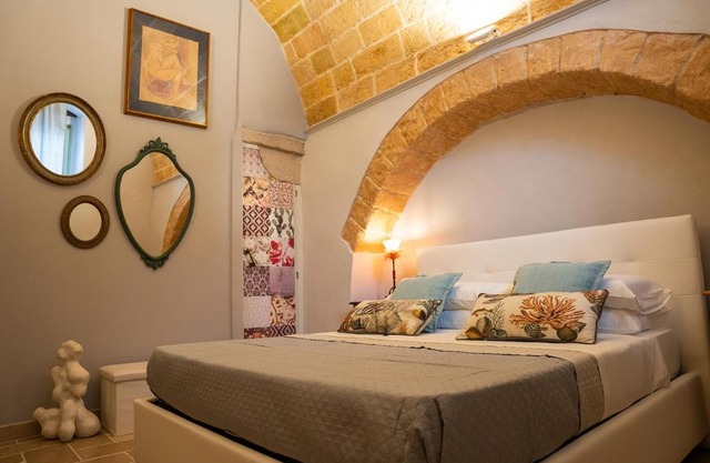 LITHOS guest room