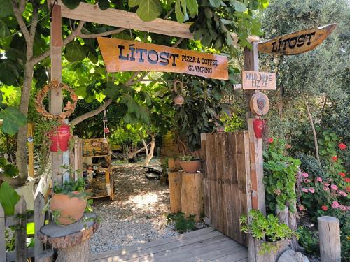 Litost Cafe