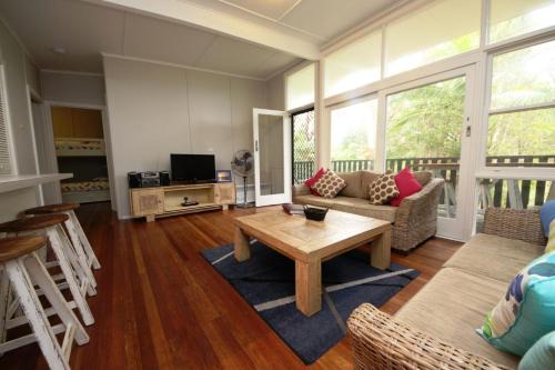 Little Bay Cottage 8 East St Arakoon -No Sheets or Towels Provided