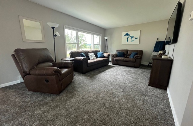 Little Bay de Noc 3 Bedroom Home w/ Lake & Fishing Access