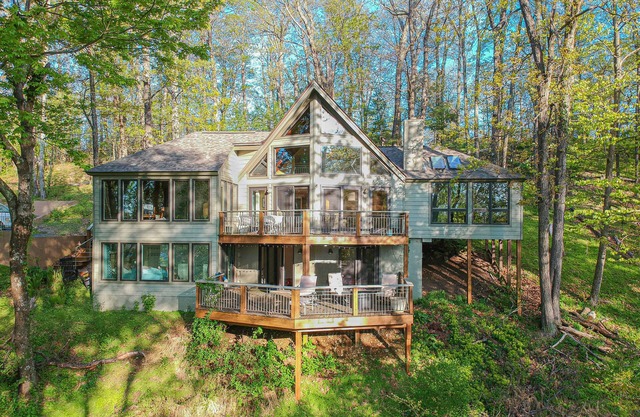 Little Bear: 4br/ 4ba, mountain & valley view. Pet friendly!