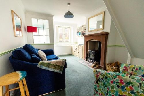 LITTLE BLUE HOUSE - Cottage with Seaview near the Lake District National Park