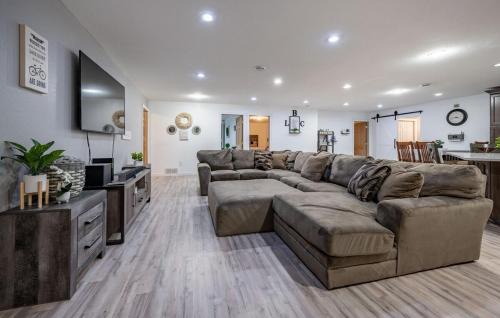 Little Buck Camp - Pet Friendly Game Room