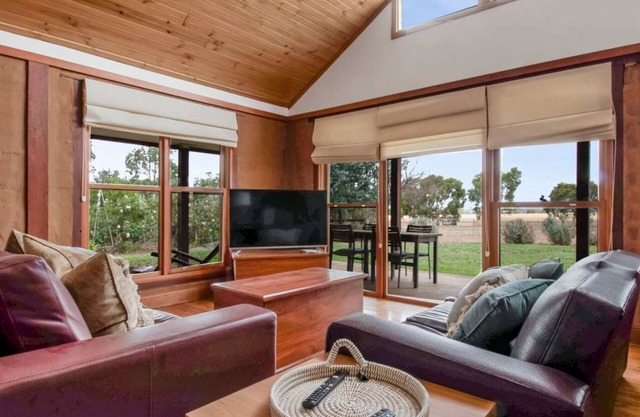 Little Bunda Cottage - Charming Mudbrick Stay