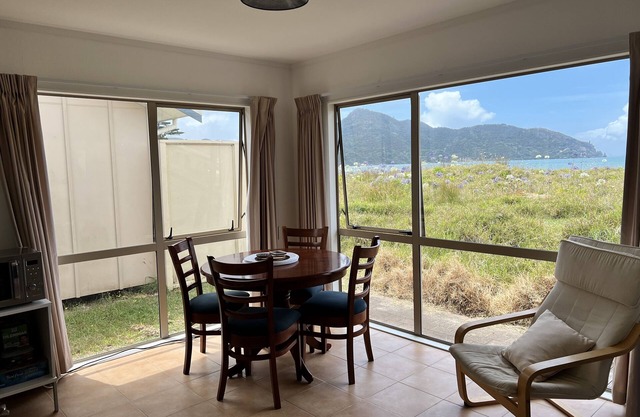Little Dell Beach Bach - Beachfront views