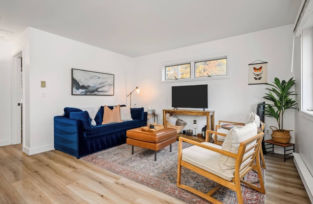 Little Dipper - Cozy Cottage on 400 feet of lake frontage on the bay