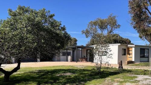 Little Douglas Holiday Shack - A Rare Opportunity To Rent A Property In This Idyllic Coastal Community
