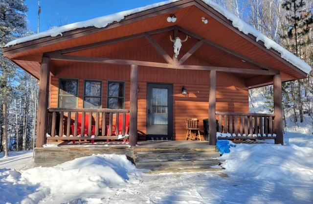 Little East Lake Escape, Cabin - Snowmobile Paradise - 2-Bedroom 1-Bathroom Cabin