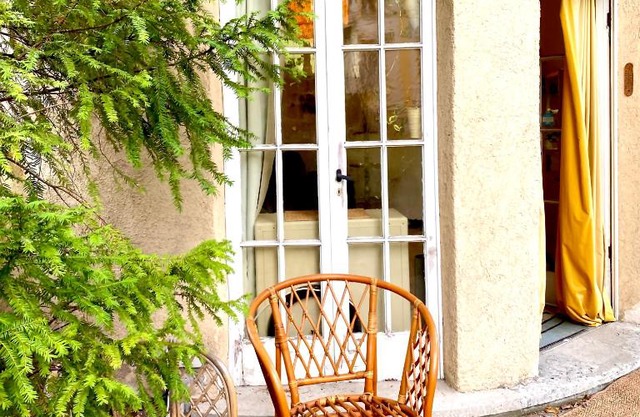 Little Escape im Jugendstil Poolhaus - WC und Dusche im Nebenhaus