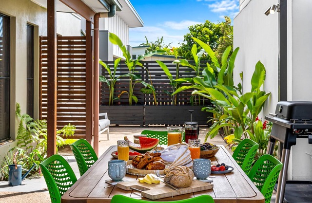 Little Fern House a Tropical Beach Hideaway Mudjimba, Sunshine Coast 🛫 5 mins