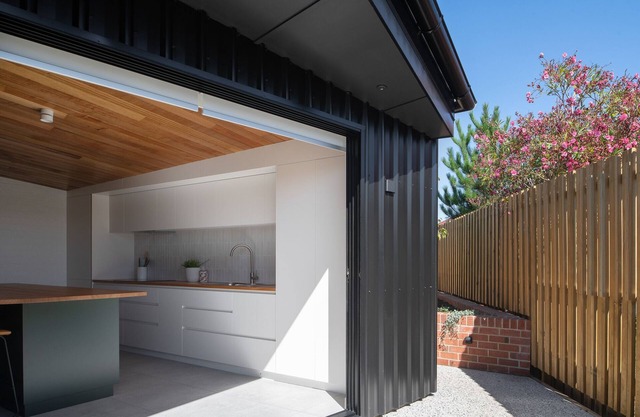 ''Little Gem", stylish architectural designed home.