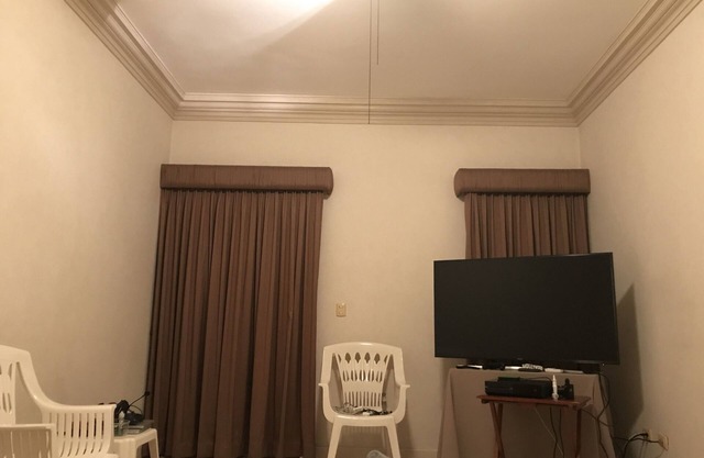 PEQUEÑA CASA CON UN BAÑO.