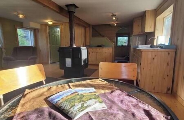Little House: Rural Two Bedroom Cabin At WMH