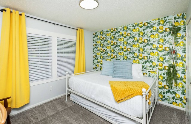 Welcome to Taylors Version- A 2/1 DSM Swiftie Retreat w/Hidden Reading Nook!