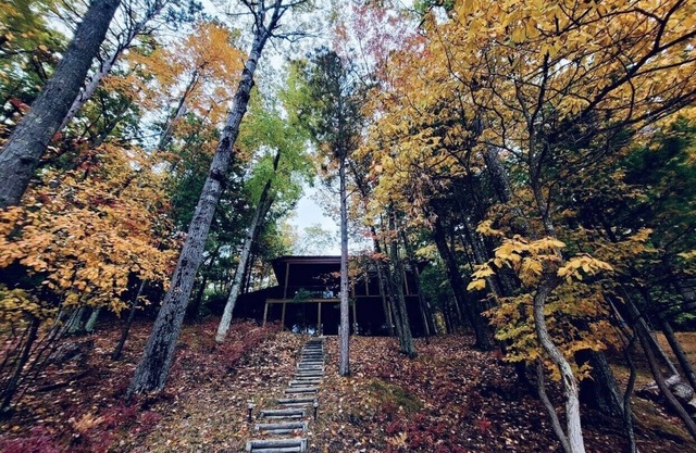 Little Lake Escape! Hot tub, pool table, 5 Bedroom Lake Front w/kayaks!