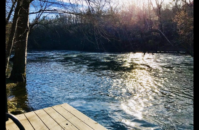 Una hermosa cabaña en el río Little Missouri! Nuevas tasas más bajas añadidas !!!
