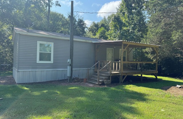 LITTLE MONTANA is a secluded little space close to beautiful Lake Mary