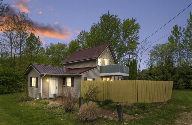 Little Paw Paw Lake House with Hot Tub
