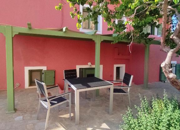 Little pomegranate apartment