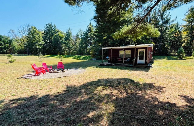 Little Red Cabin - Peaceful Up-North Michigan Get-a-Way!
