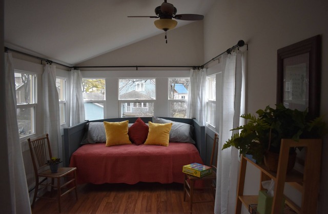 LITTLE RED HOUSE - CHARMING STILLWATER GETAWAY