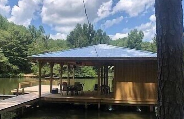Little Slice of Heaven on Lake Sinclair