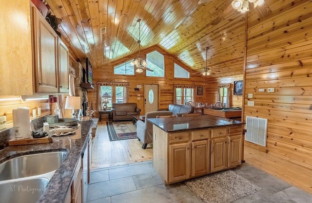 Little Sugar Camp 3 Bedroom Cabin by RedAwning