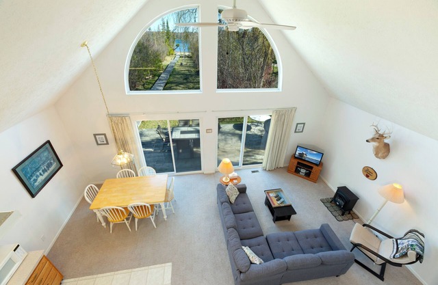 Little Traverse Lake Chalet, 2 person kayak and row boat