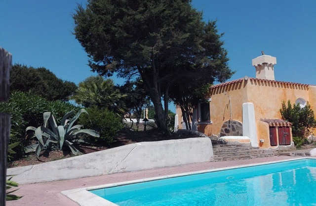VILLA CON JARDÍN Y PISCINA DE USO EXCLUSIVO, INVITADOS 4 PERSONAS. Aire Acondicionado