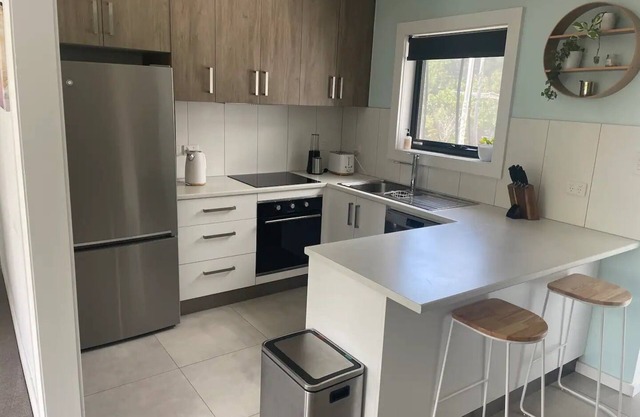 Little White House on Ecclestone close to city centre and Tamar Valley Wineries!