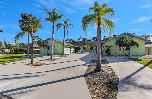 Littlestone Villa charming 2-bedroom duplex with Spa looking out to wilderness