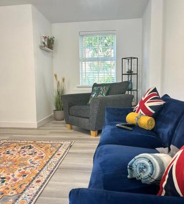 Littleton Manor Apartment near Southport with free parking