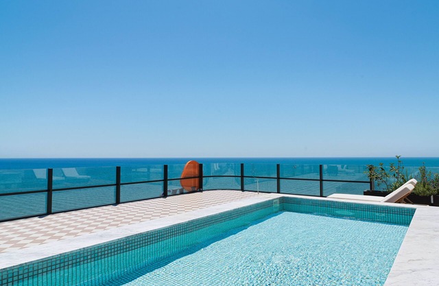 LIV Mackenzie Beach Suites