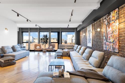 LiV MTL Plaza