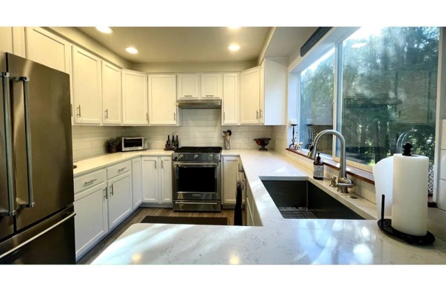 Livable C near Lake Washington!