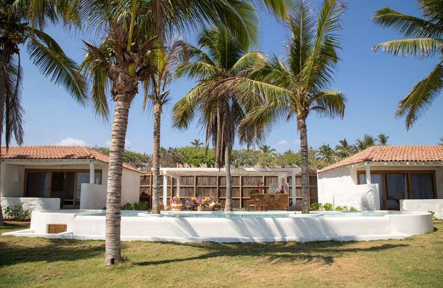 Vive descalzo en nuestro hotel frente al mar con la mejor cocina mediterránea