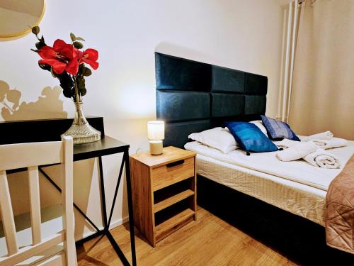 LIVE-INN PRAGUE 2 BDR FAMILY SUITE FOR 1-8 GUESTS, 20 Mins to center, Lift, Gym, Reception, Parking, Roof Terrace, Game & Party