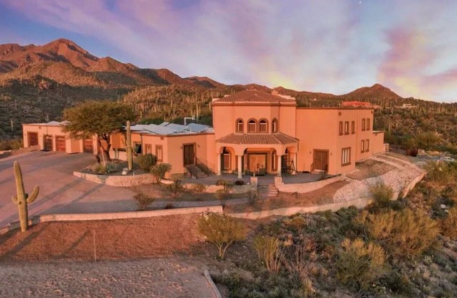 LIVE LIKE A MILLIONAIRE IN 5 STAR MANSION W/360 VIEWS!