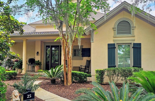 Live Oaks Cottage - Golf Course Views & Lowcountry Charm in Bluffton, SC