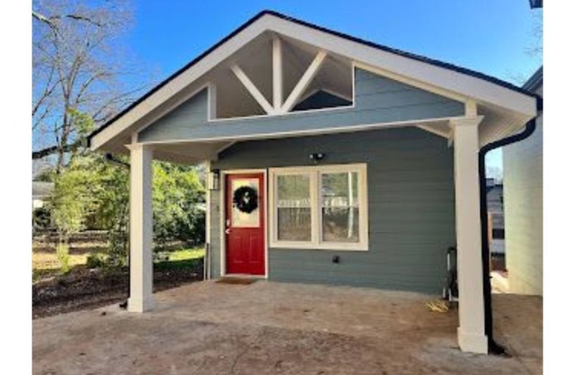 Live on Rugby Avenue in beautiful Historic College Park!