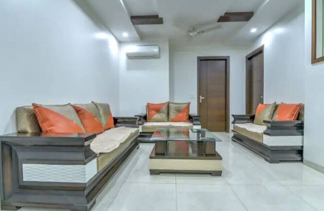 Lively 2 BHK Apartment- Park Facing, close to market by HostMyStay