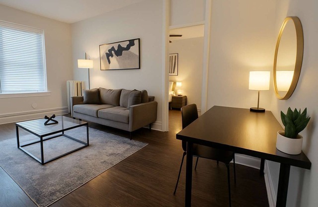 Lively & Fully Furnished 1BR Apartment