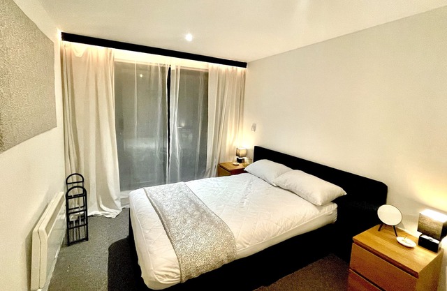 LIVERPOOL CITY CENTRE APARTMENT WITH BALCONY
