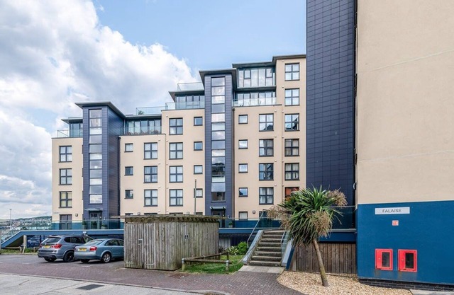 Livestay 2Bed 2Bath Harbourside Apt/Free Parking