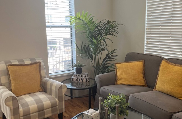 Living for the City!!! Downtown condo in the heart of the city