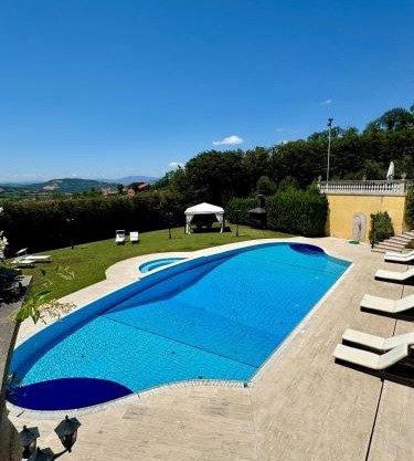 Living la Dolce Vita with pool