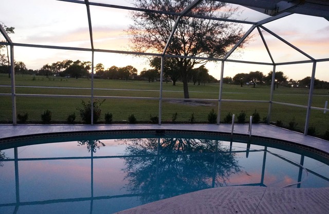 Vivir en la casa Green-Pool con vistas al atardecer